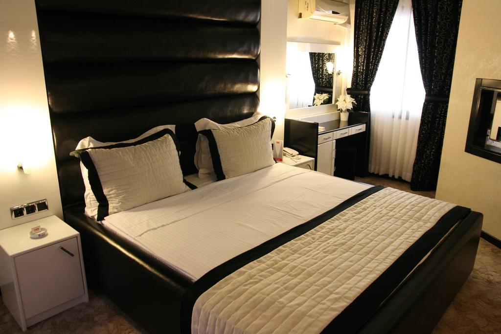 Aksan Hotel Izmir Rum bild