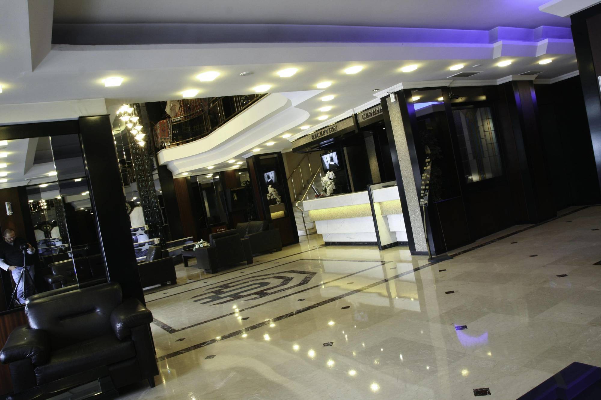 Aksan Hotel Izmir Exteriör bild